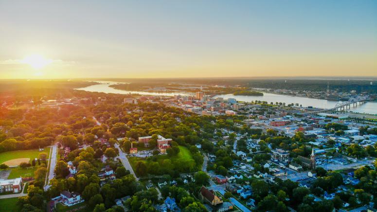 Sky view image of Iowa homes and city